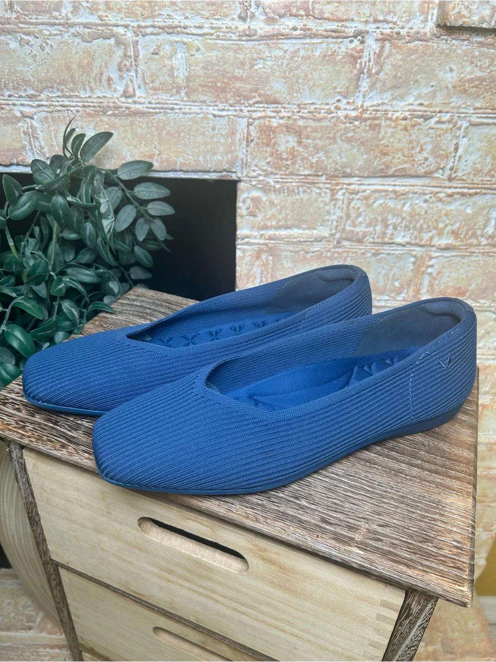 VIVAIA Margot Walker Blue Square Toe V-Cut Knit Flats Women’s 10.5 old money